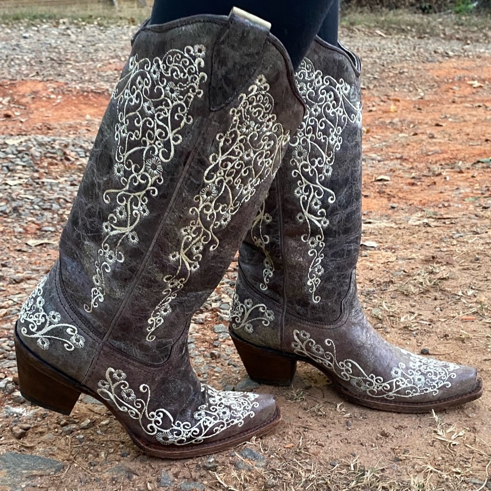 Corral Women's Crater w/ Bone Embroidered Snip Toe Western Boot A1094